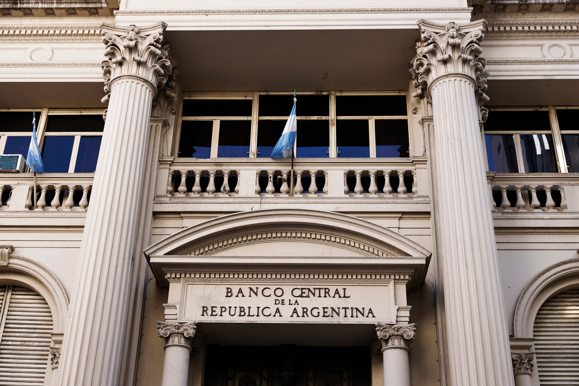 Dólar: qué dijo Caputo sobre el esquema de bandas cambiarias para después del domingo 7 El Banco Central vendió 45,5 millones de dólares para abastecer la demanda del mercado