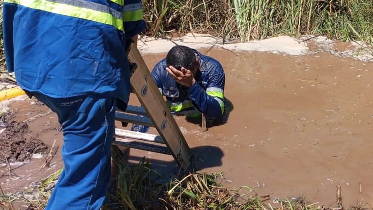 Murieron dos operarios en un accidente mientras reparaban una cloaca en Salta
