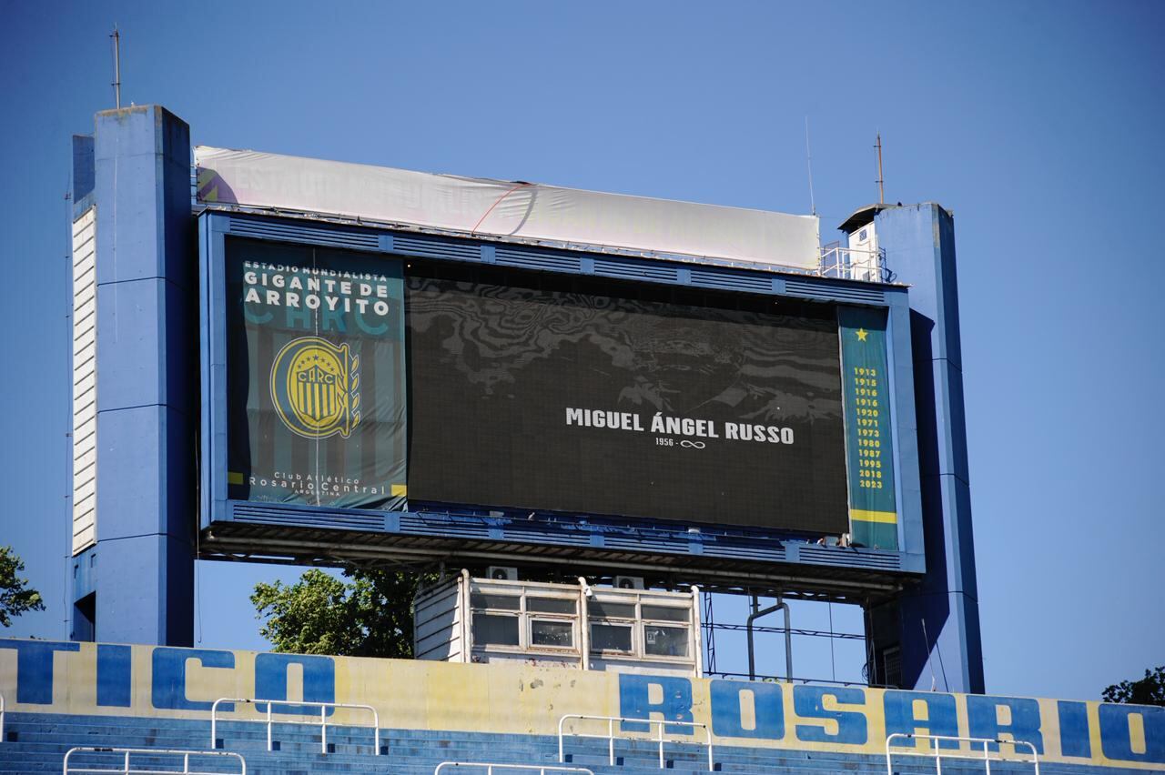 Homenaje a Miguel Ángel Russo en el estadio de Central