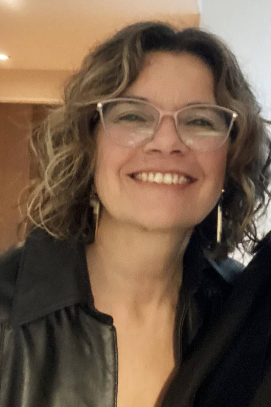 Mariela Siste, guía del Museo Histórico de Villa Gesell, conoce en profundidad la vida y obra de Carlos Gesell, el fundador de esa ciudad balnearia