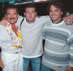 La última foto con vida de José Luis Cabezas, junto a su amigo y compañero Gabriel Michi y el empresario Oscar Andreani