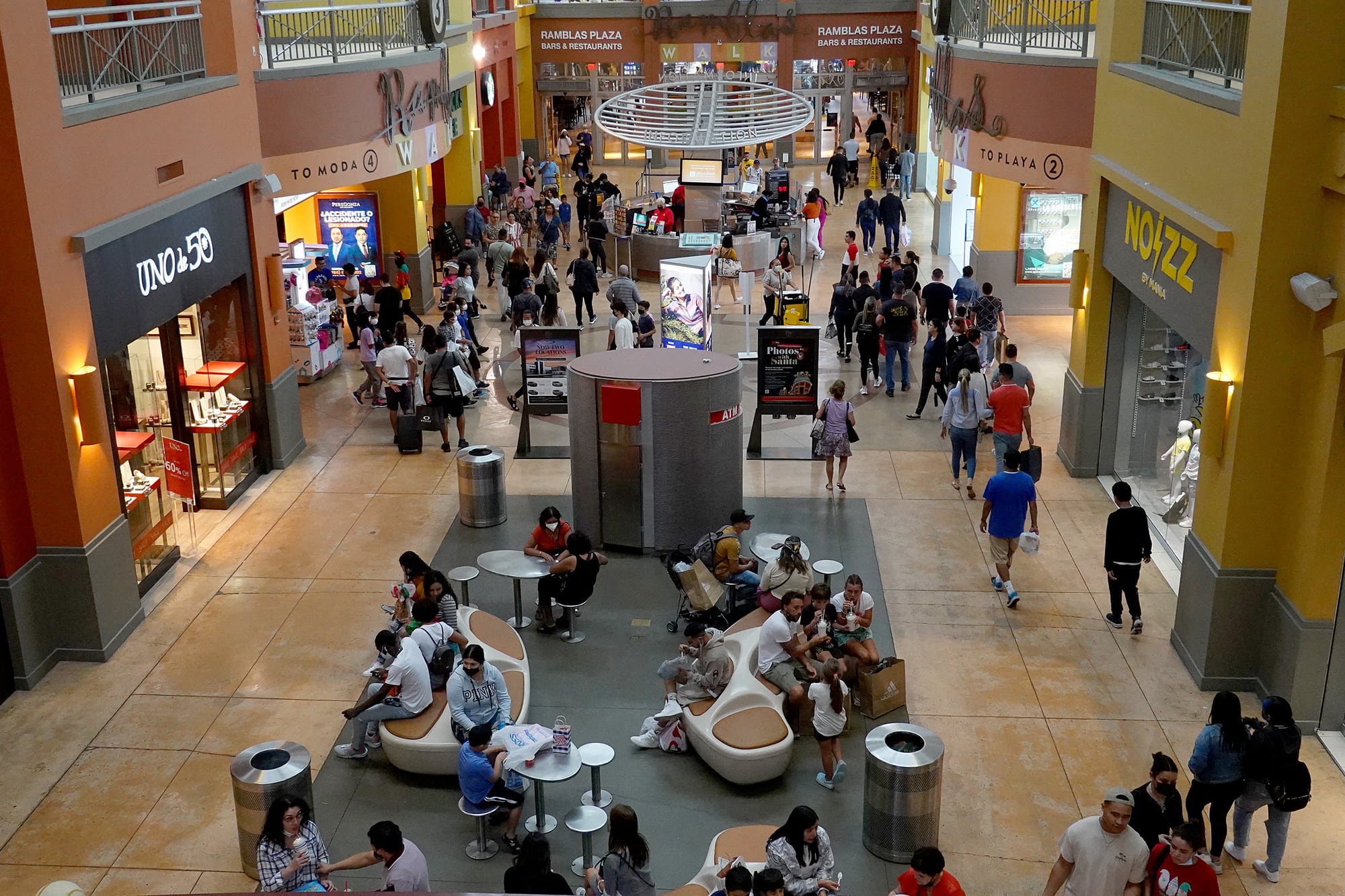 Dolphin Mall ofrece rebajas que oscilan entre el 30% y el 70% durante todo el año