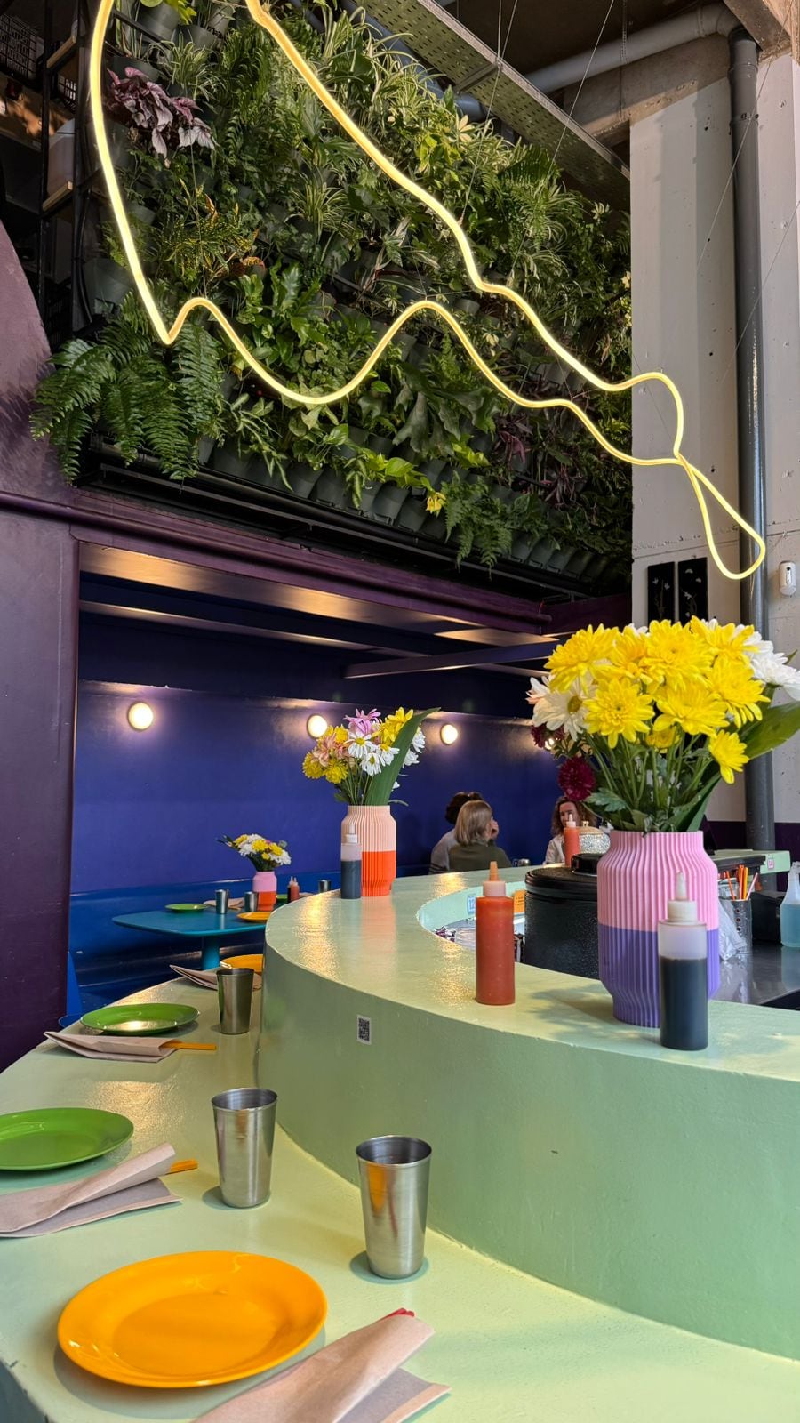 La deco del espacio es muy particular