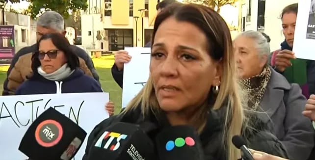 Carina, mamá de Gastón Montenegro, en el marco de una de las marchas en las que se pidió por la aparición del joven