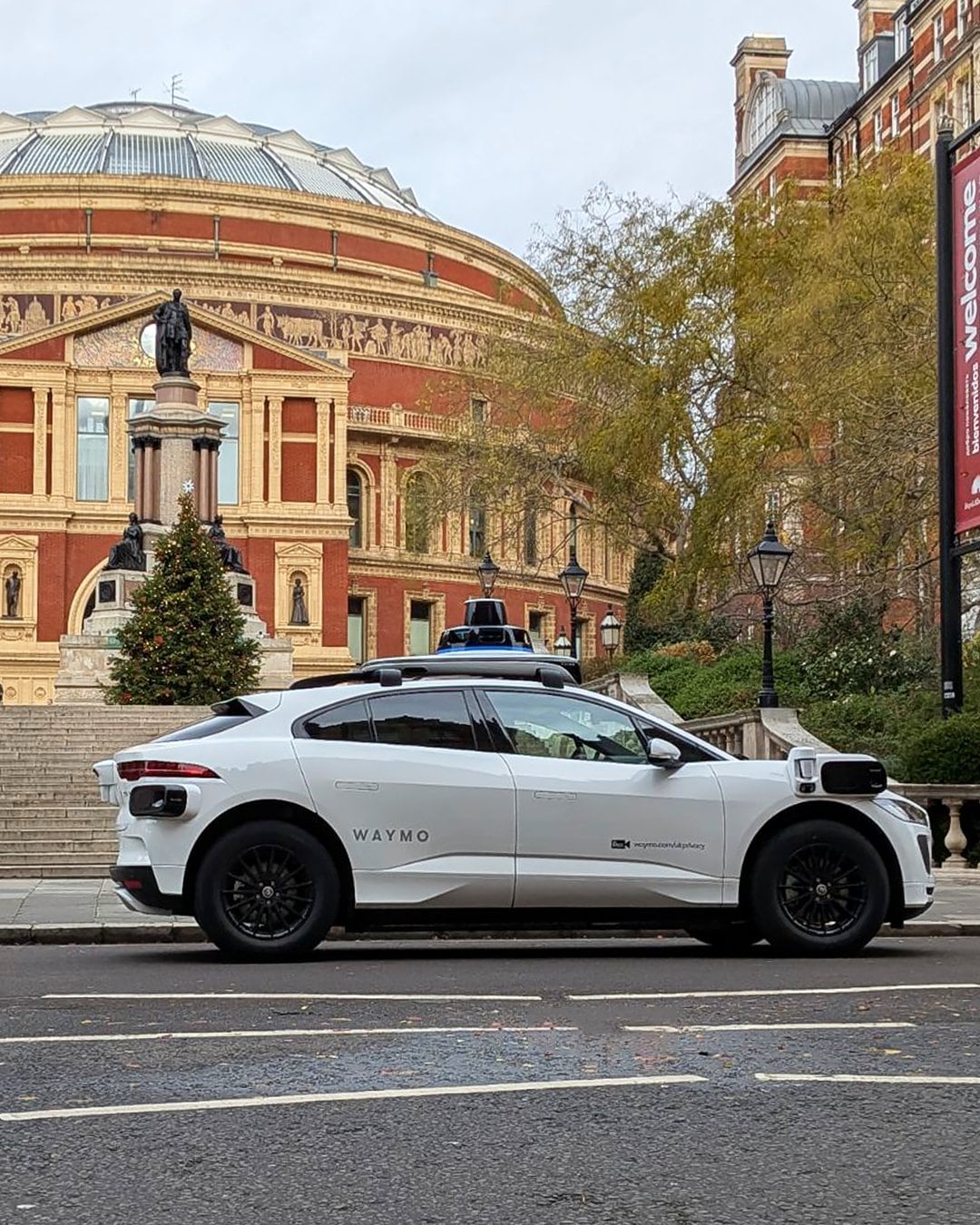 Waymo tiene planes de llegar a Londres (X @Waymo)