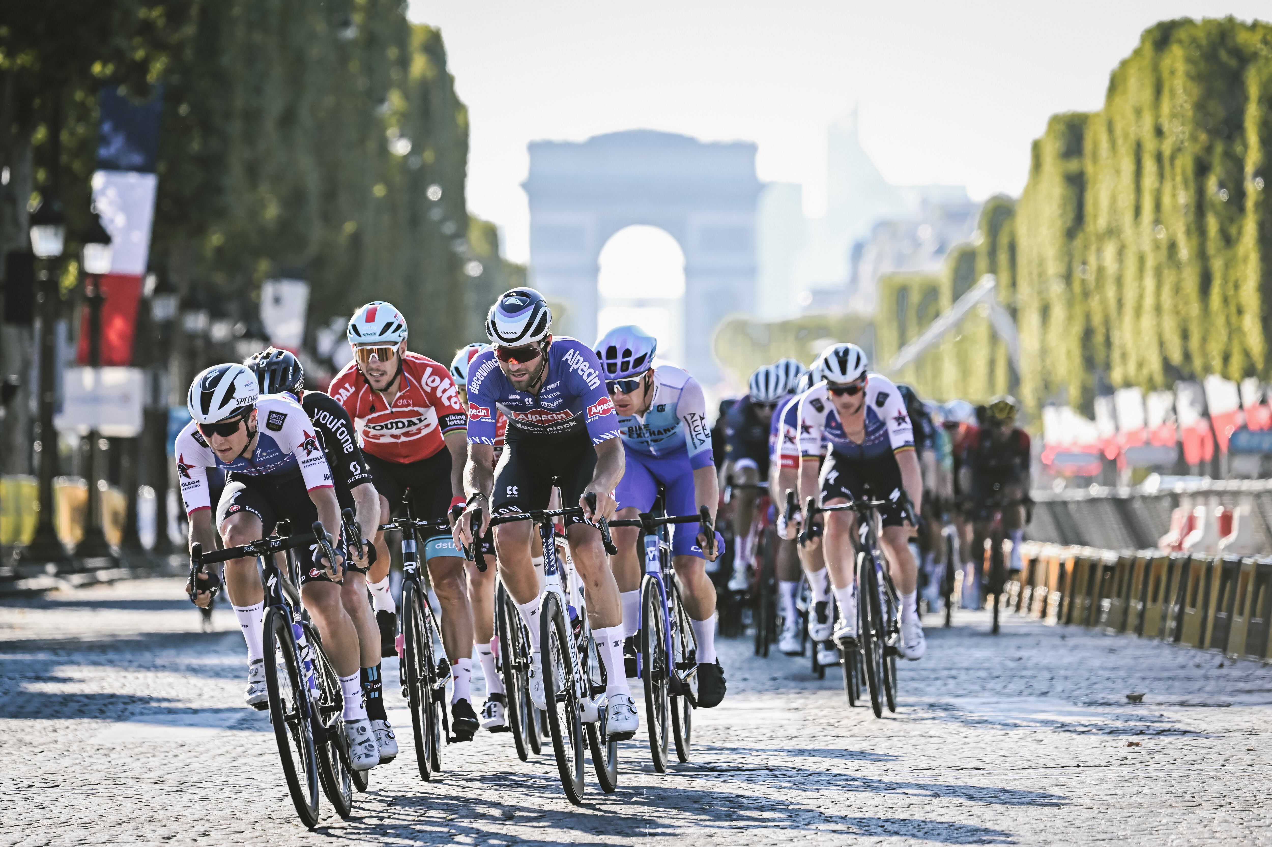 La avenida es escenario de muchos eventos culturales y deportivos, entre ellos el Tour de France