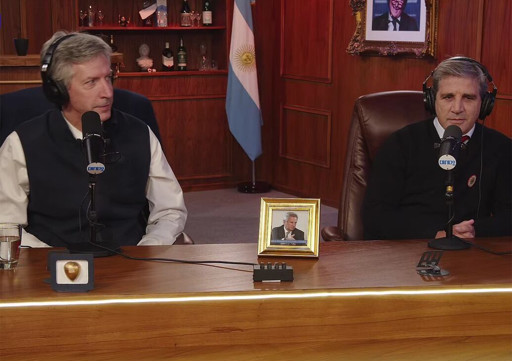Santiago Bausili y el ministro Caputo se presentaron nuevamente en un programa oficialista tras otra semana difícil