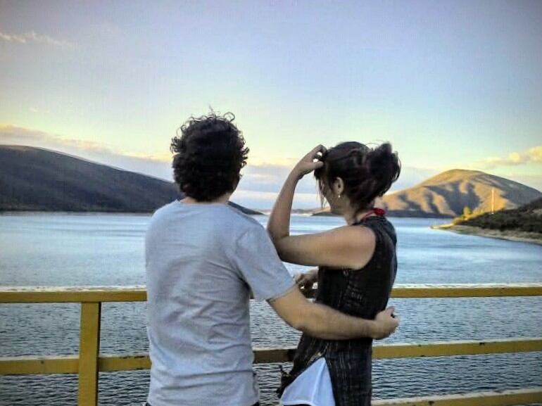 Junto a su marido en Salta, en tiempos alejados de la angustia.