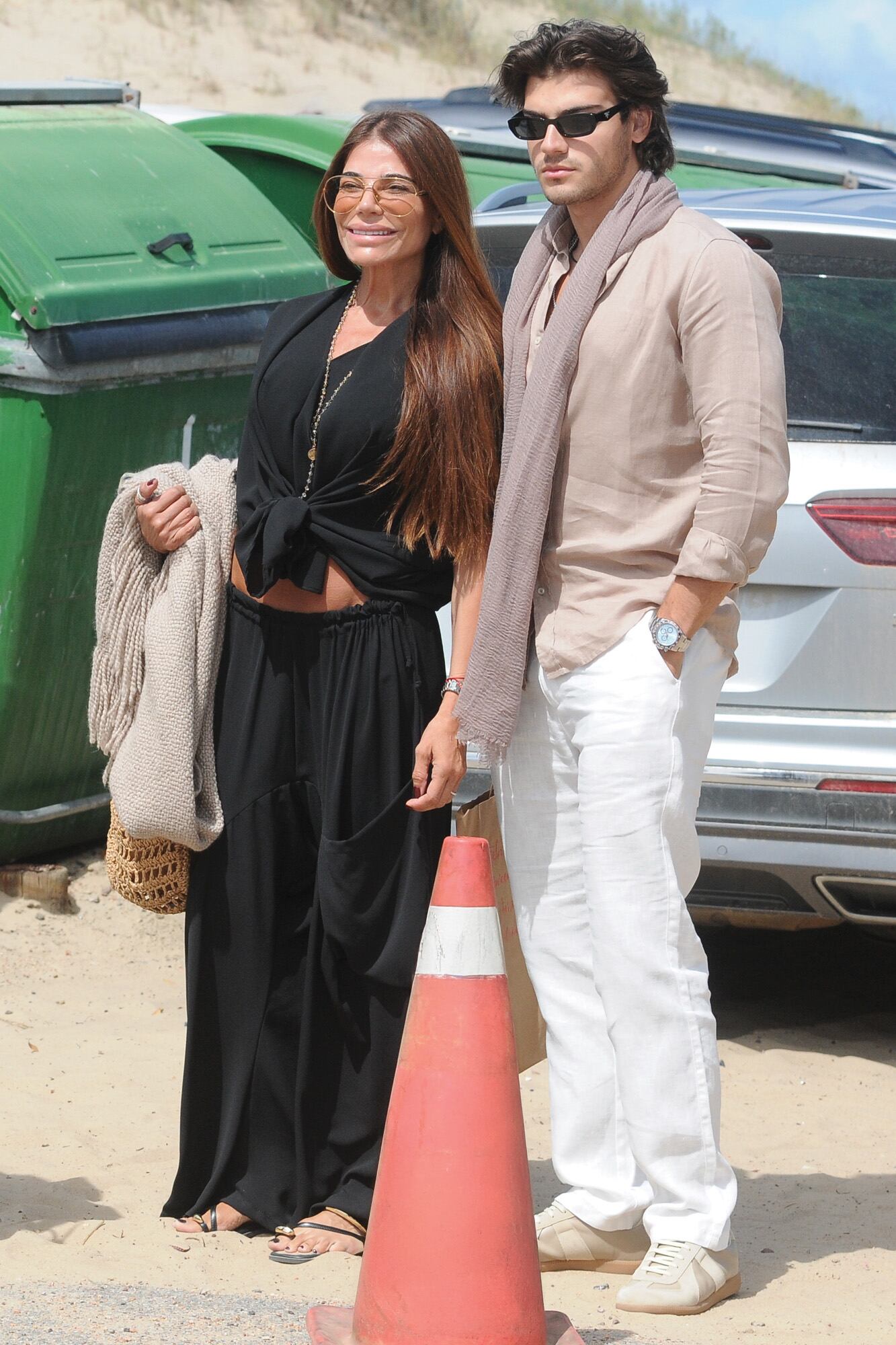 Junto a su madre, Zulemita Menem