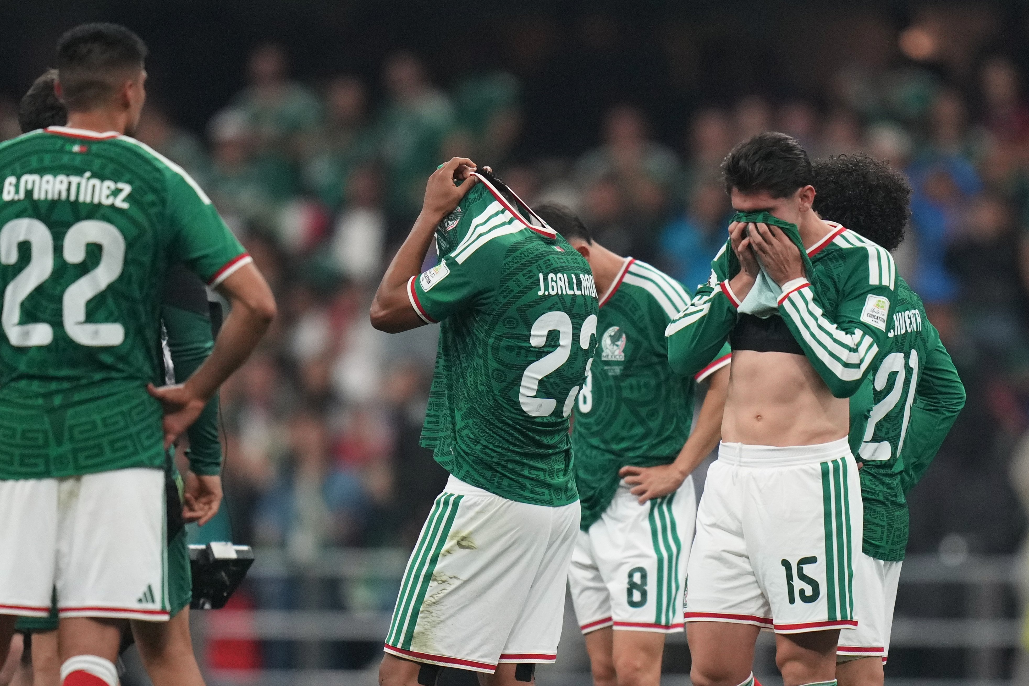 La tristeza de los jugadores mexicanos luego de quedar eliminados del Mundial en su propia casa