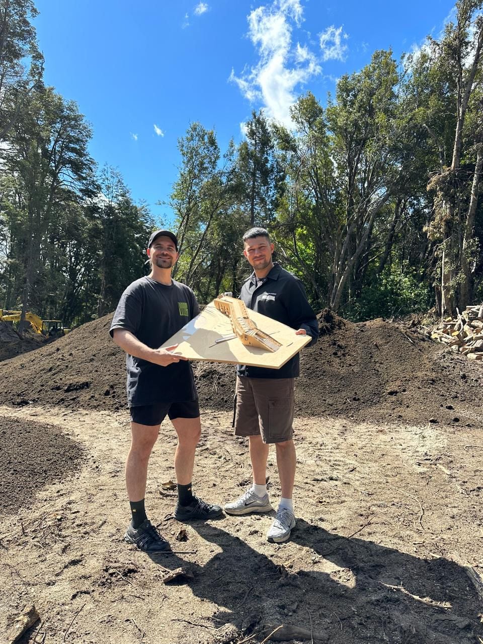 Junto con estudios de arquitectura, diseñaron una estructura en zigzag que imita una serpiente