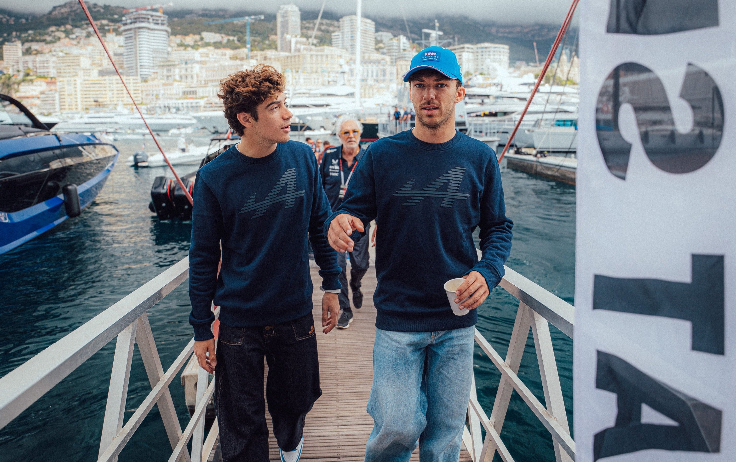 Colapinto y Pierre Gasly, del muelle a tierra firme en Montecarlo; esta vez, el francés, 10º en las prácticas, fue más rápido que el argentino, 15º.