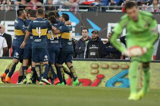 Boca le ganó a River en el Monumental y alcanzó la cima del torneo