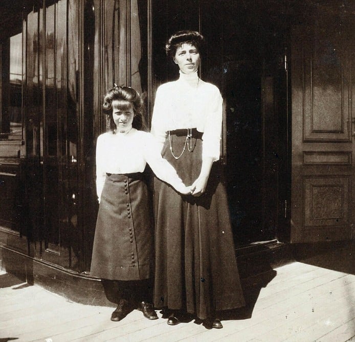 Olga junto a su sobrina Anastasia, en 1912, la hija menor del zar