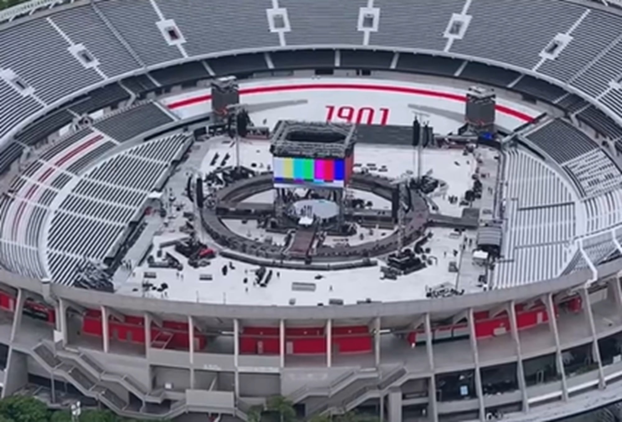 River se encargó de mostrar el escenario 360° de María Becerra