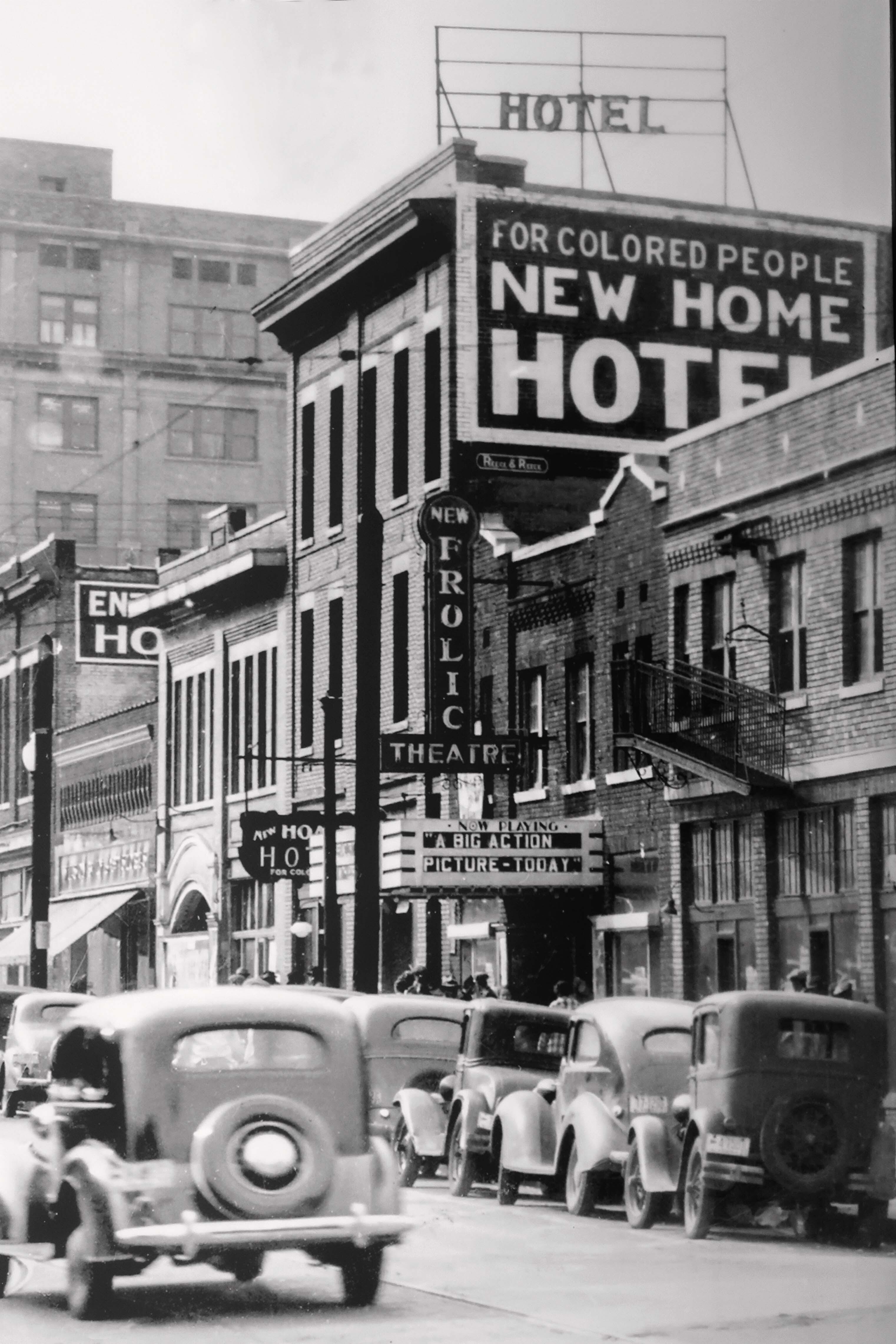Clásicos carteles comerciales de la década de 1950 en los que se identificaba si atendían a “gente de color” o a “blancos” en Birmingham.