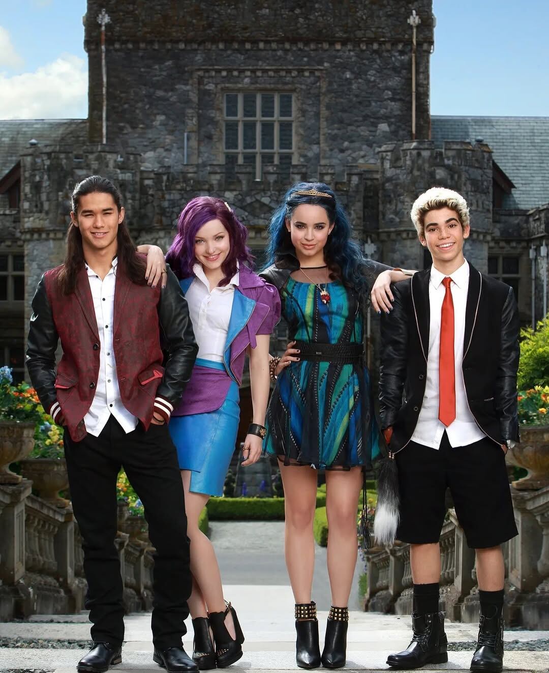 Mitchell Hope, Dove Cameron, Sofía Carson y Cameron Boyce protagonizaron