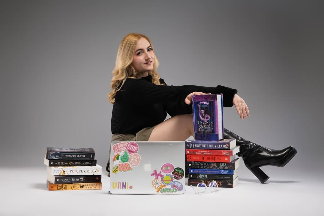 De Wattpad a las librerías: la venezolana de 23 años que emigró a EE.UU. y está por publicar su primer libro 8 En 2017, su familia fue víctima de extorsión en Venezuela, lo que la obligó a abandonar el colegio