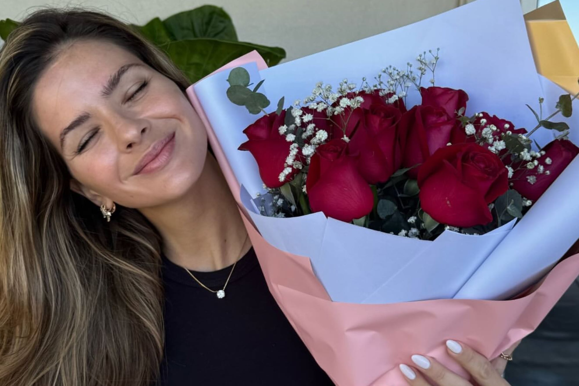 La China Suárez y el ramo de flores que recibió por parte del Galatasaray