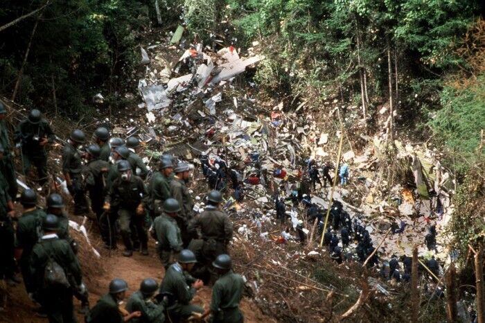 Imagen de la operación de rescate terrestre, la mañana del 13 de agosto de 1985, 14 horas después del impacto