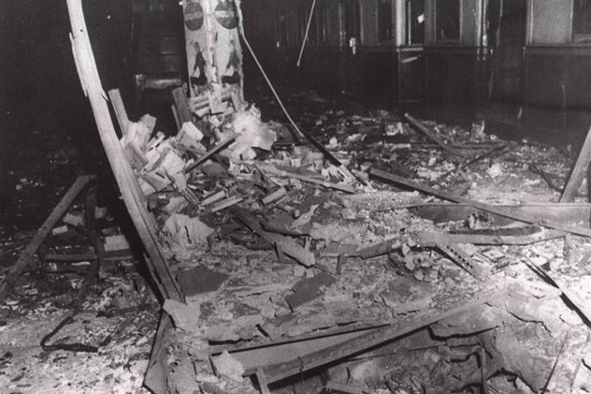 En la estación Plaza de Mayo de la línea A del subte estalló una de las dos bombas que opositores a Perón colocaron el 15 de abril de 1953, en un acto de la CGT en favor del presidente