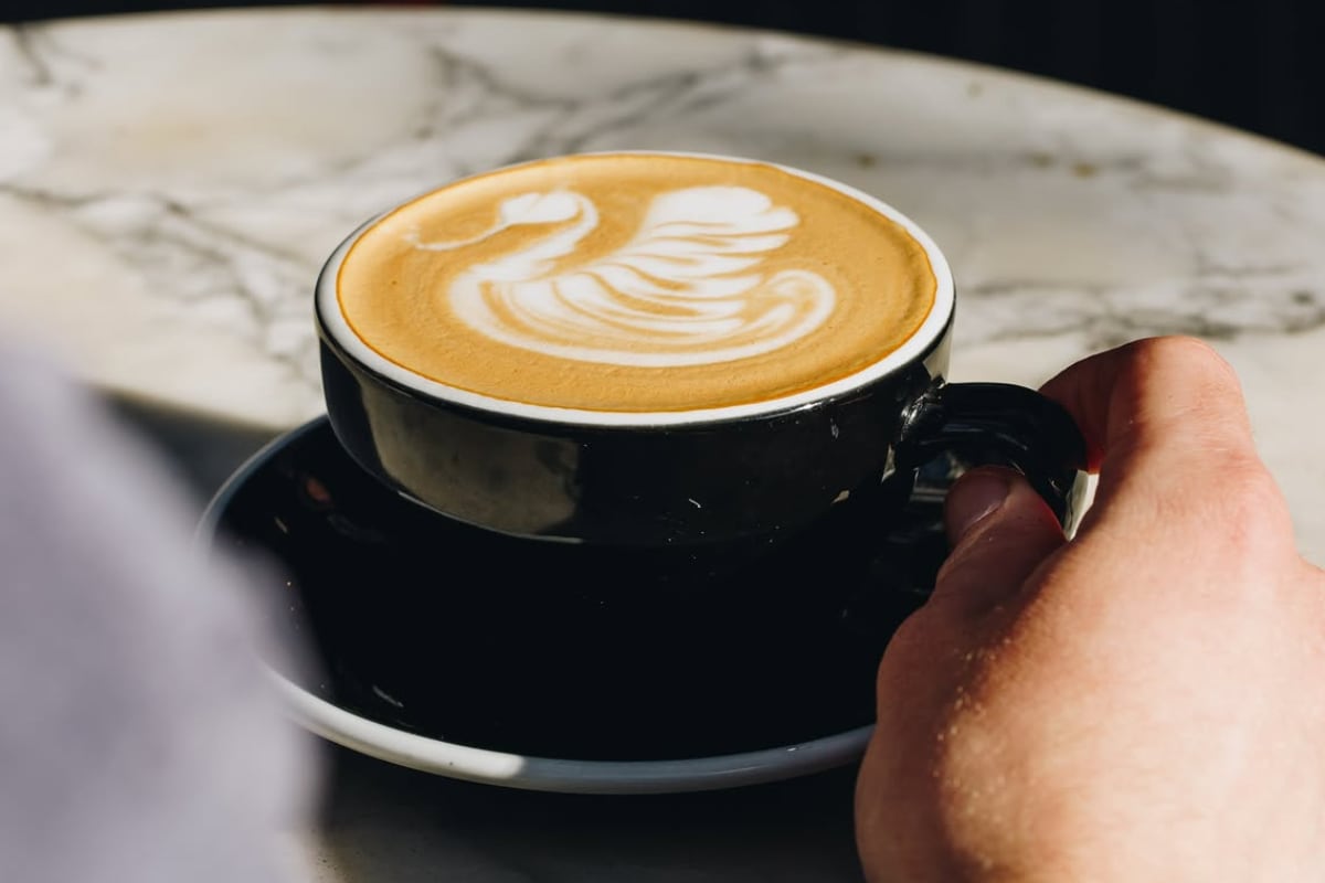 Tim Spector: “Quienes toman café tienen un microbioma intestinal más diverso que aquellos que no lo hacen”