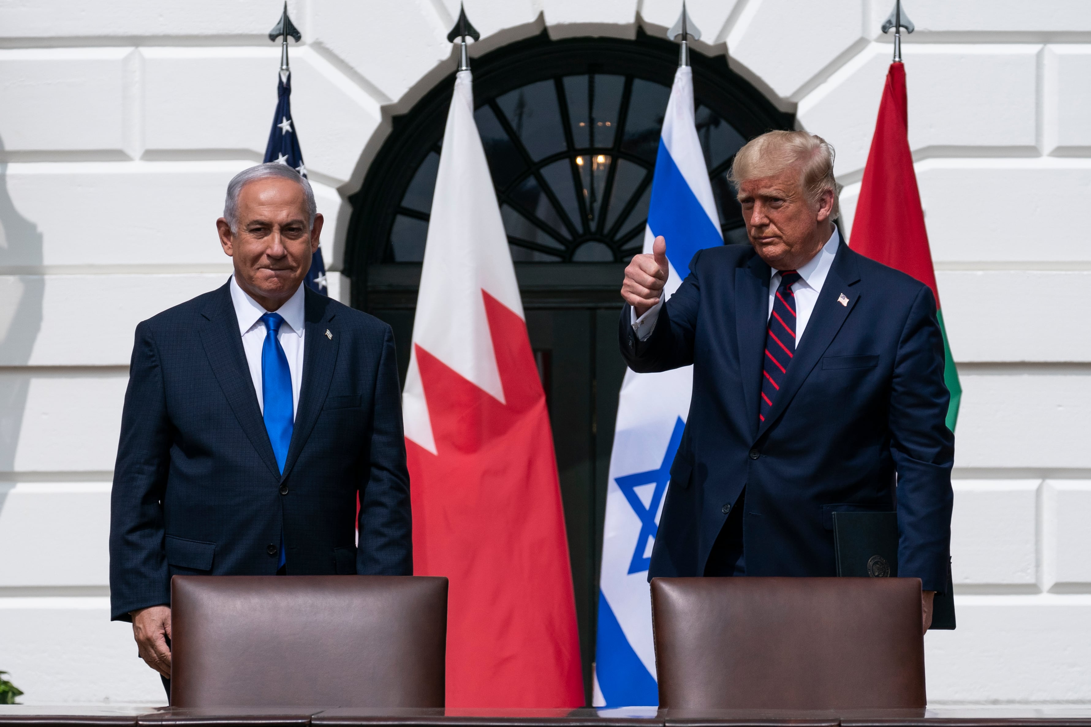 El primer ministro israelí, Benjamin Netanyahu, y el presidente de Estados Unidos, Donald Trump, se preparan para marcharse tras la ceremonia de firmas de los Acuerdos de Abraham en el jardín sur de la Casa Blanca, el 15 de septiembre de 2020 en Washington.