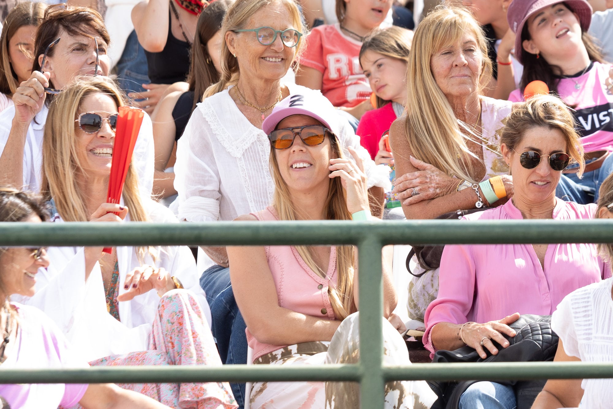 Tatiana y Cecilia Pieres junto a su mamá, Cecilia Rodríguez Piola