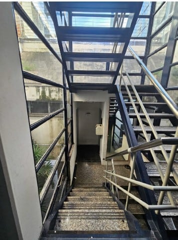 La propiedad se desarrolla en planta baja, dos pisos, subsuelo y terraza