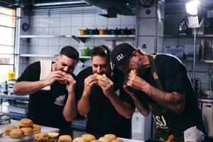 La Burger: una creación de Lele Cristobal y La Birra Bar llega a las Paradas Sangucheras