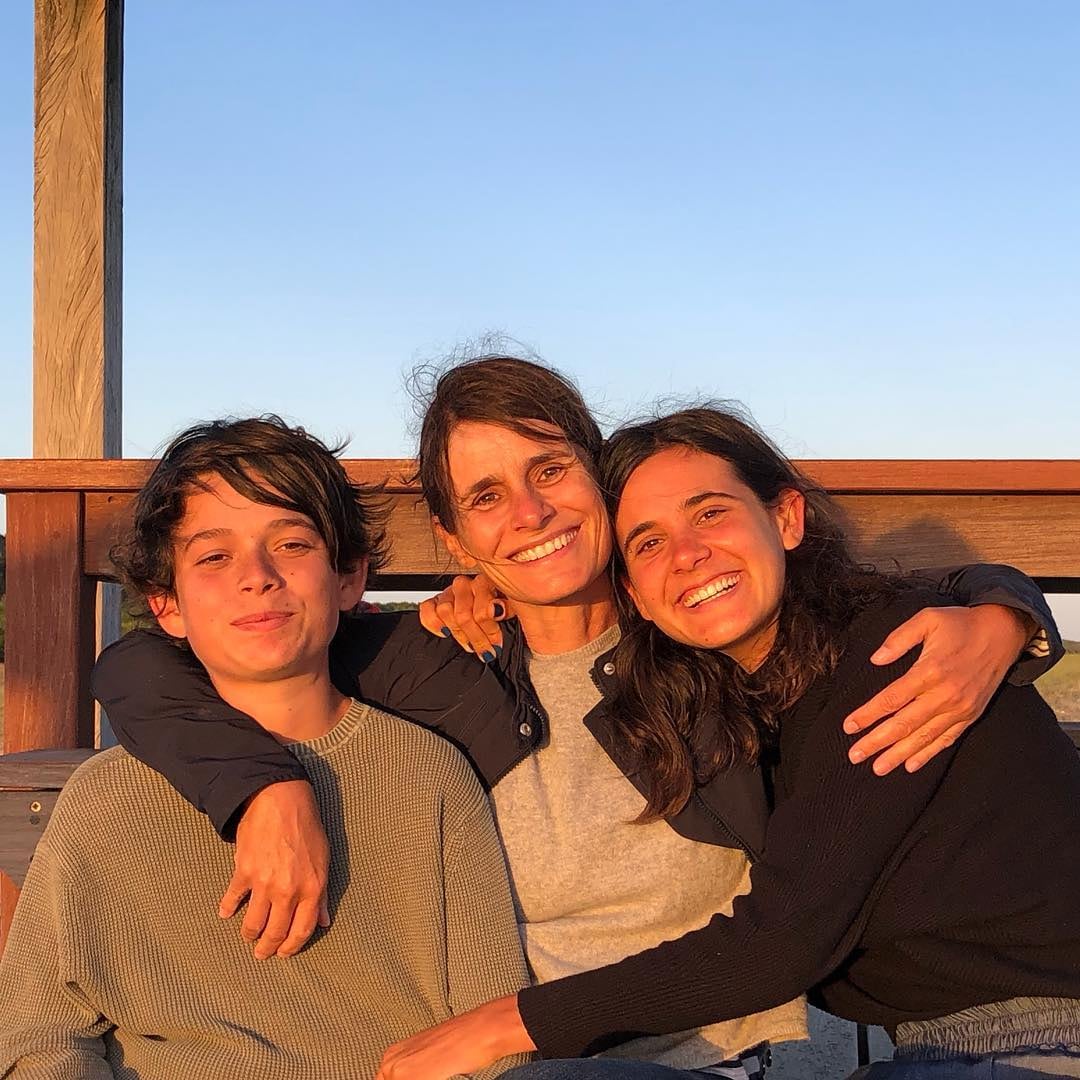 Paula con sus hijos, Indalecio y Luna