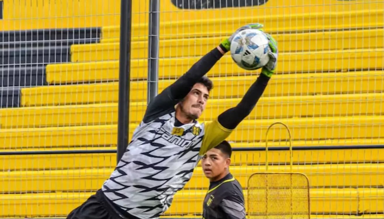 Fútbol: un arquero de la Primera Nacional sufrió un paro cardíaco en pleno entrenamiento