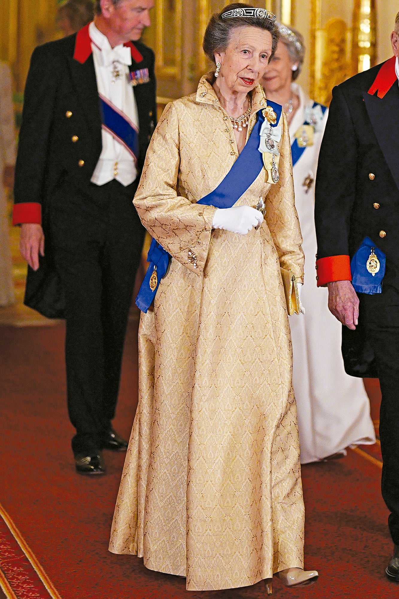 La princesa real Ana también eligió una pieza histórica del joyero de Isabel II: la tiara Meandro, una diadema de diamantes de estilo neoclásico que perteneció a Alicia de Battenberg, su abuela paterna