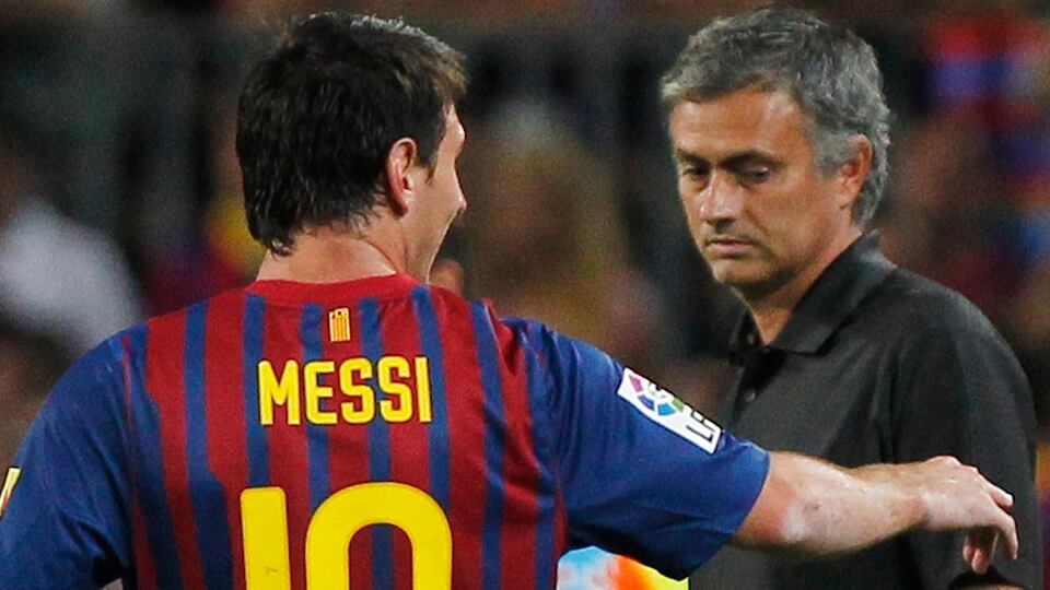 Messi, frente a Inglaterra: los millones que le ofrecieron y cuando casi se lo llevan de adolescente 7 Lionel Messi y José Mourinho; el DT portugués quiso llevar al 10 a Chelsea