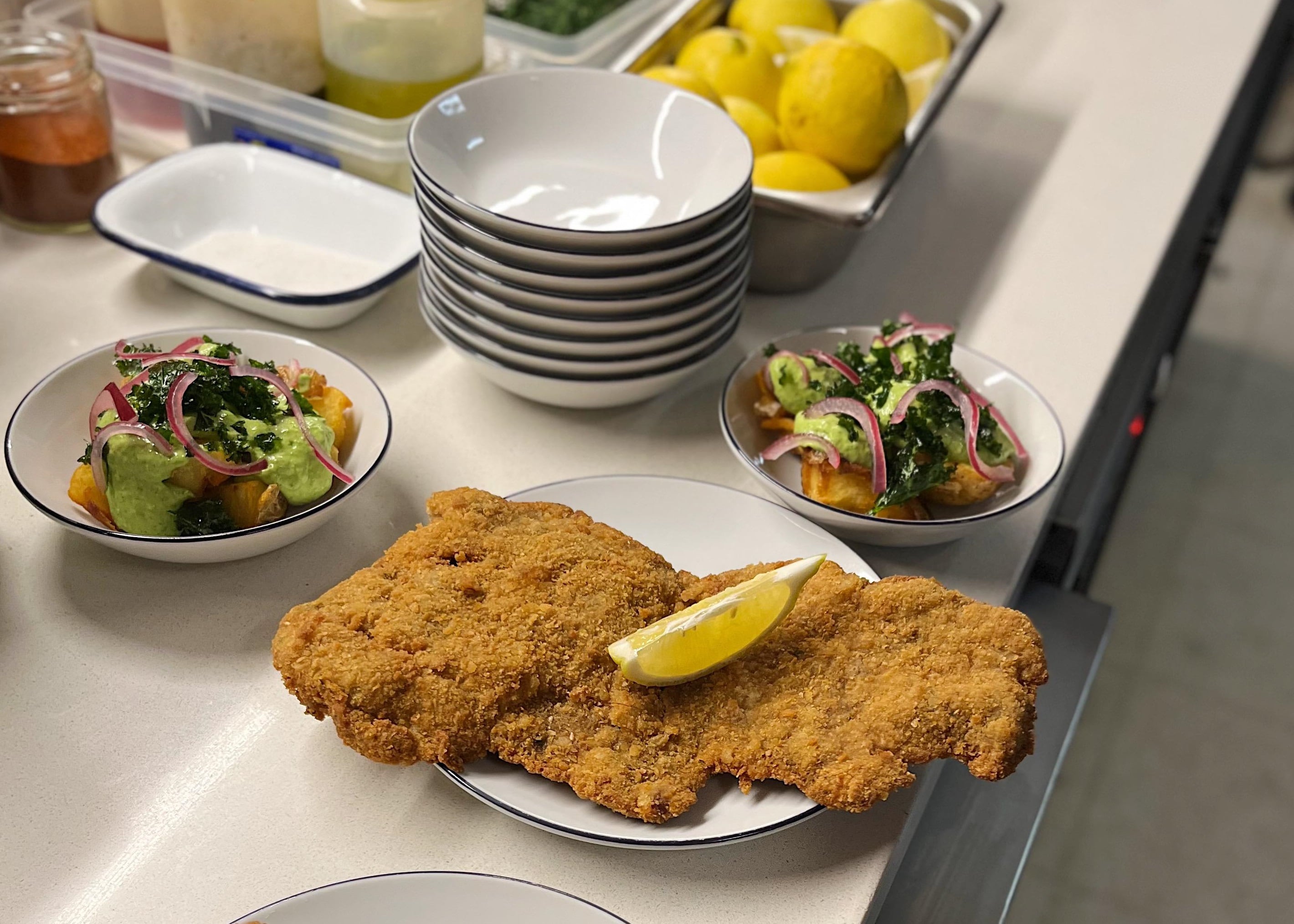 La milanesa es parte de las propuestas del menú de mediodía