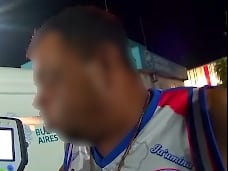 No podía ni soplar: un conductor borracho tomó medio litro de agua en segundos para intentar evitar dar positivo