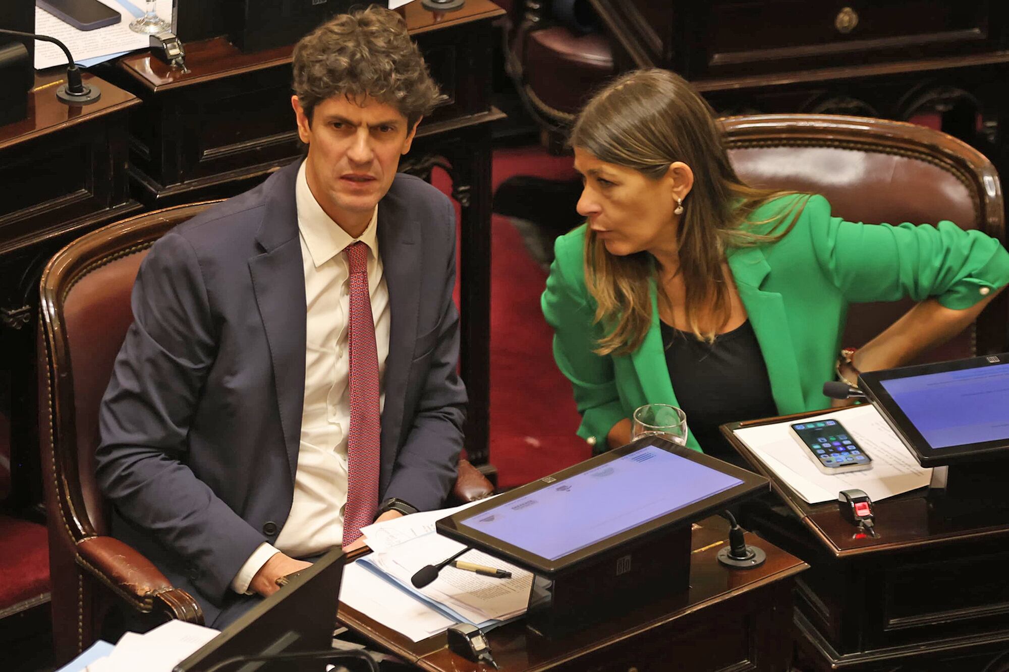 Lousteau junto a Tagliaferri en la sesión de la polémica