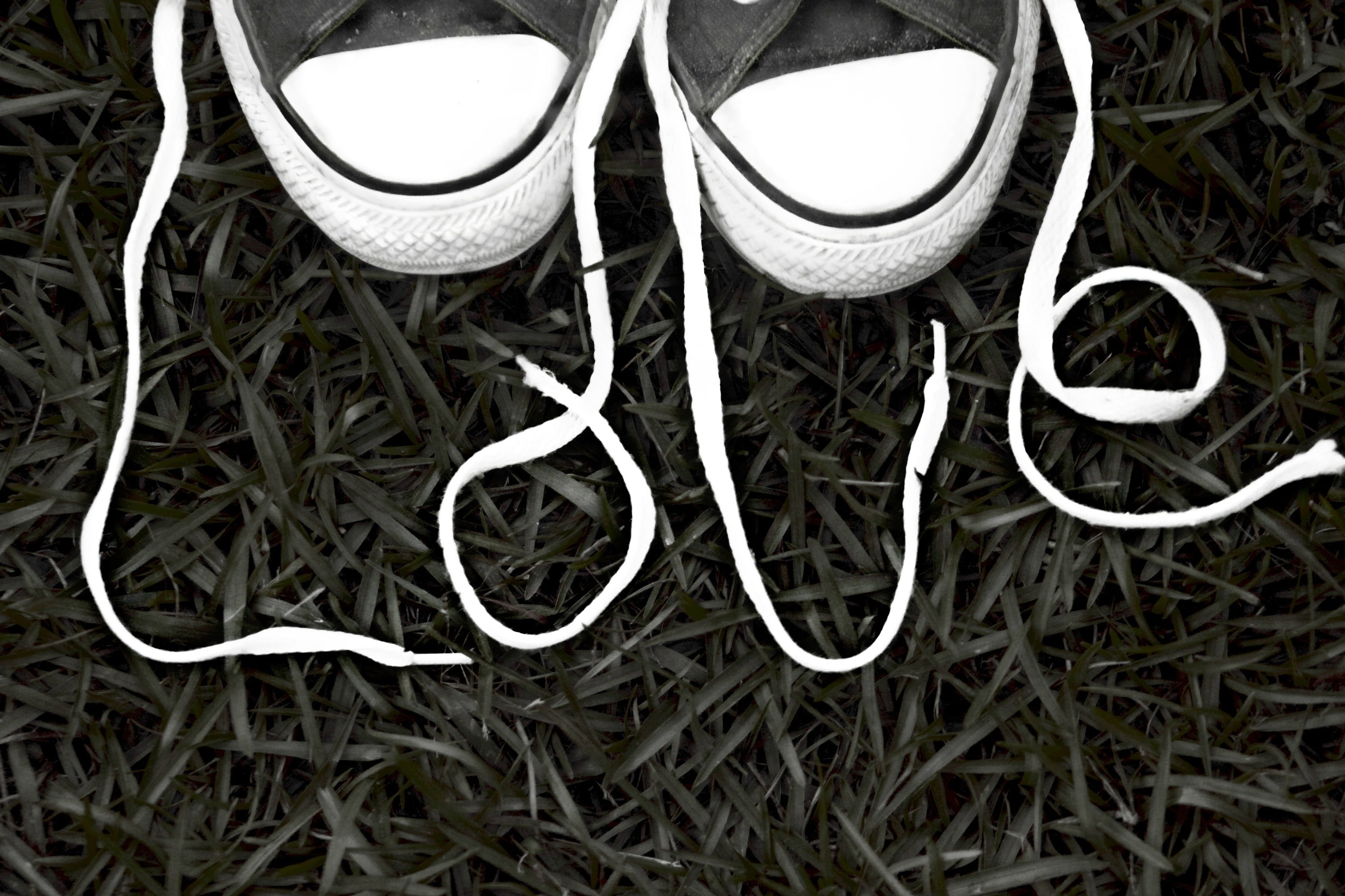 ¿Por qué algunas personas se quitan los zapatos sin desatar los cordones? Según la psicología