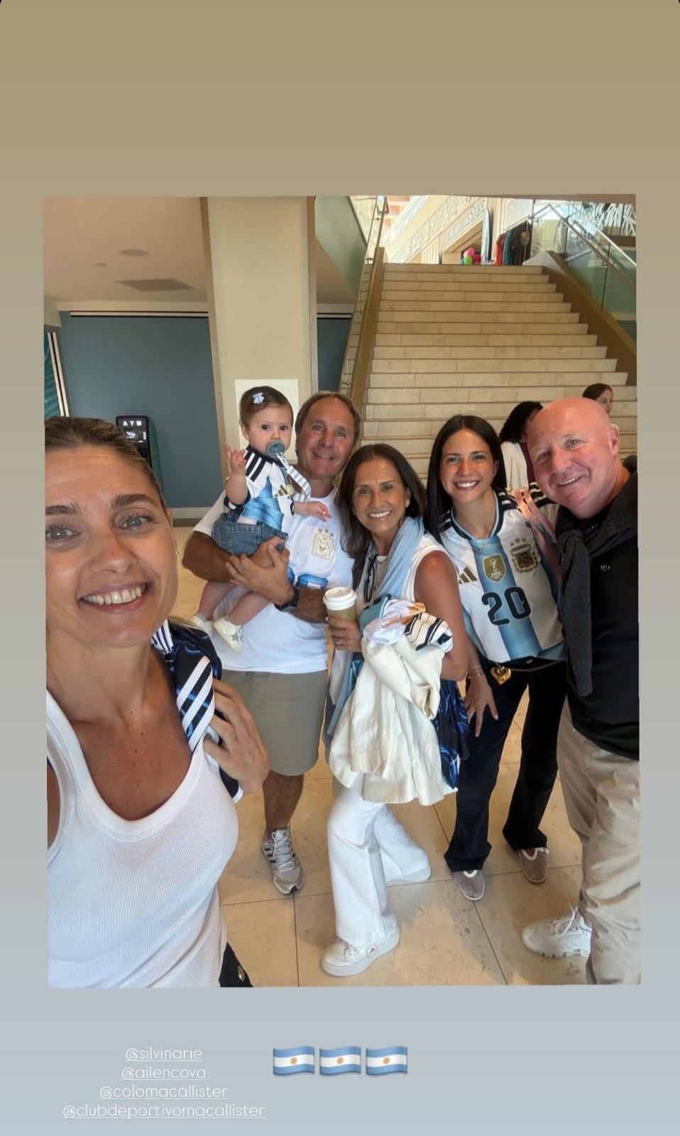 En las fotos pudo verse a Alaia, la primera hija de Alexis Mac Allister junto a Ailén Cova