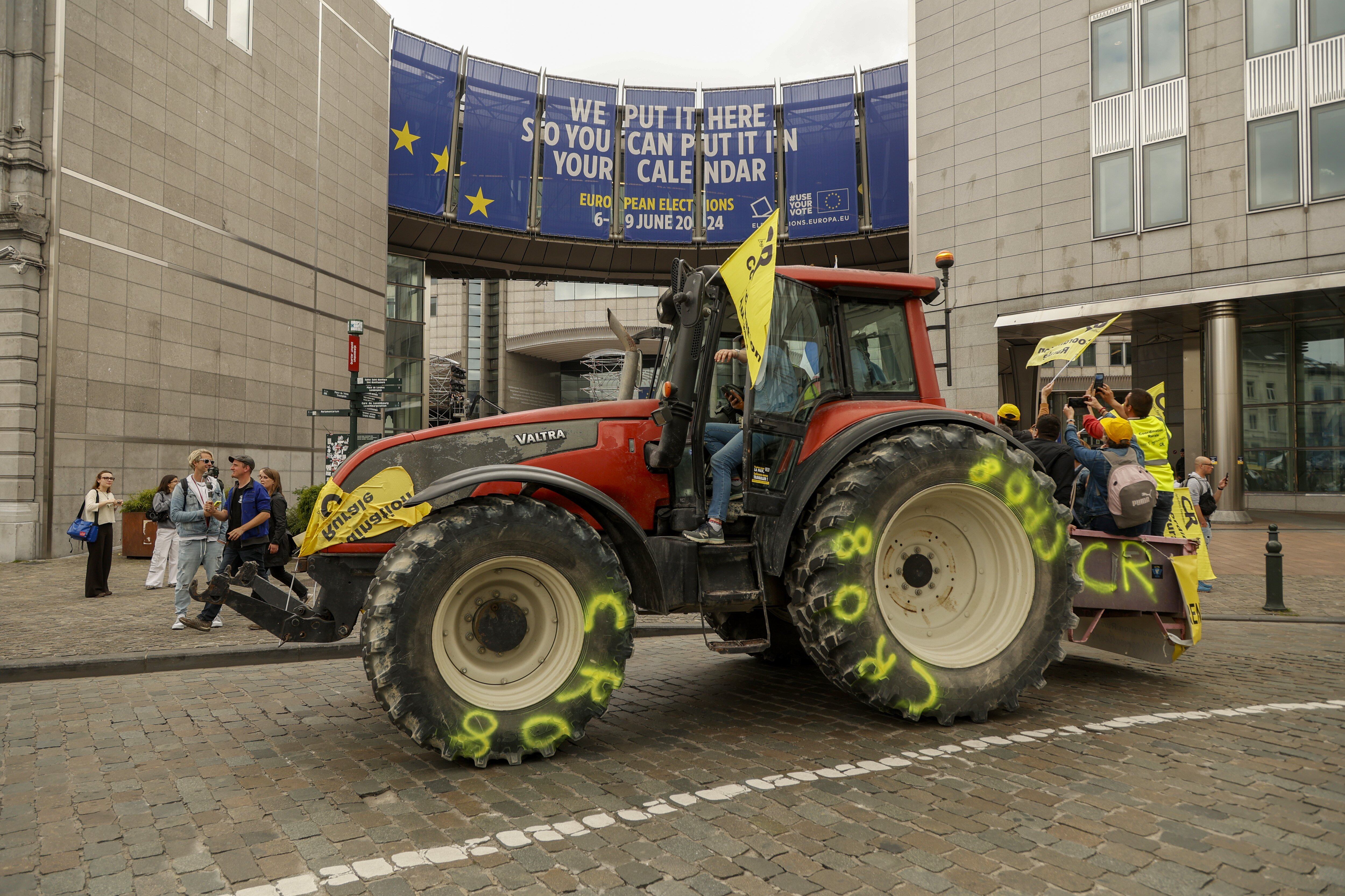 Una protesta de agricultores belgas afuera del Parlamento Europeo, en Bruselas