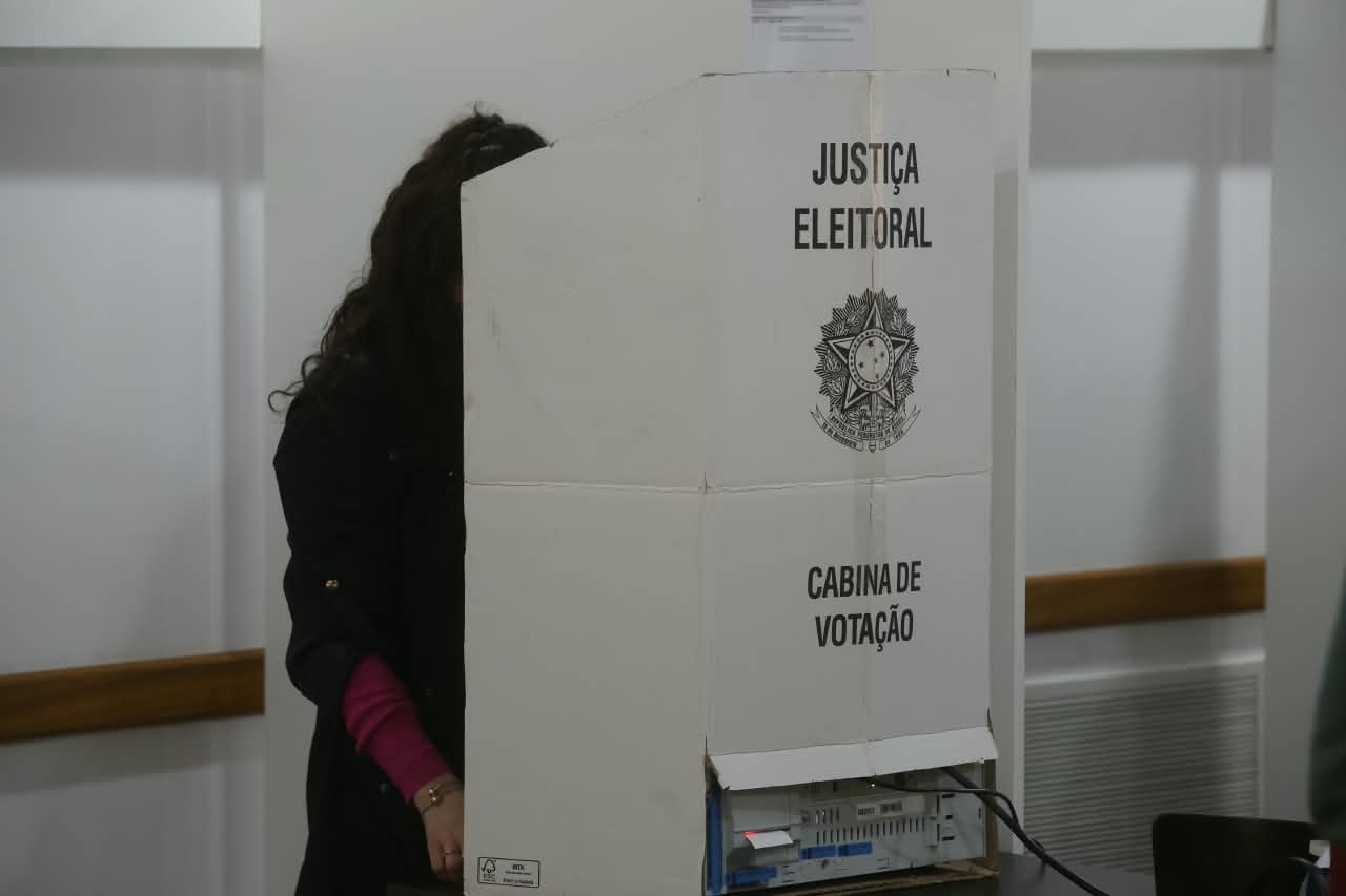 Elecciones de Brasil, residentes votan en la embajada de Brasil en Argentina