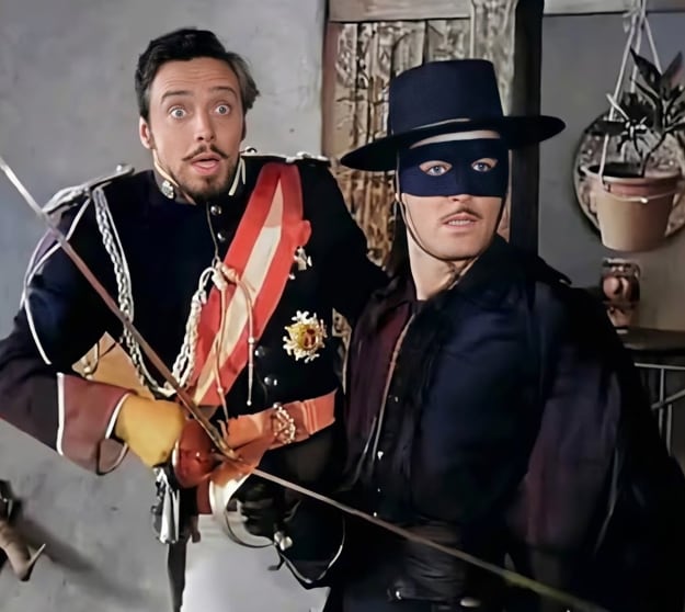 Britt Lomond y Guy Williams, en sus personajes de Capitán Monasterio y El Zorro (Foto: Captura de video mejorada con IA)