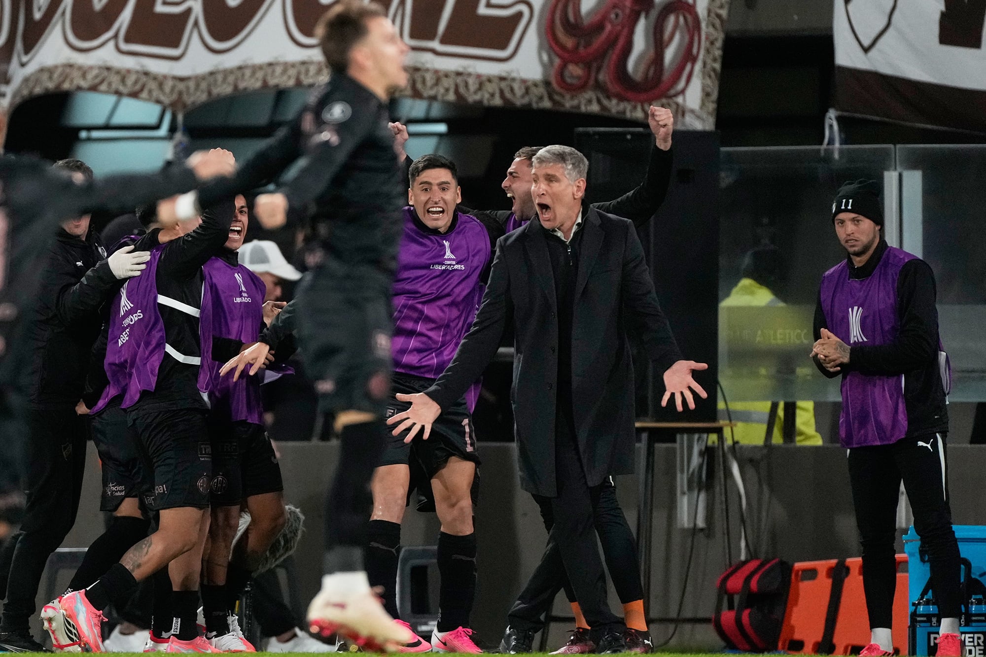 El grito del Titán Palermo en el banco