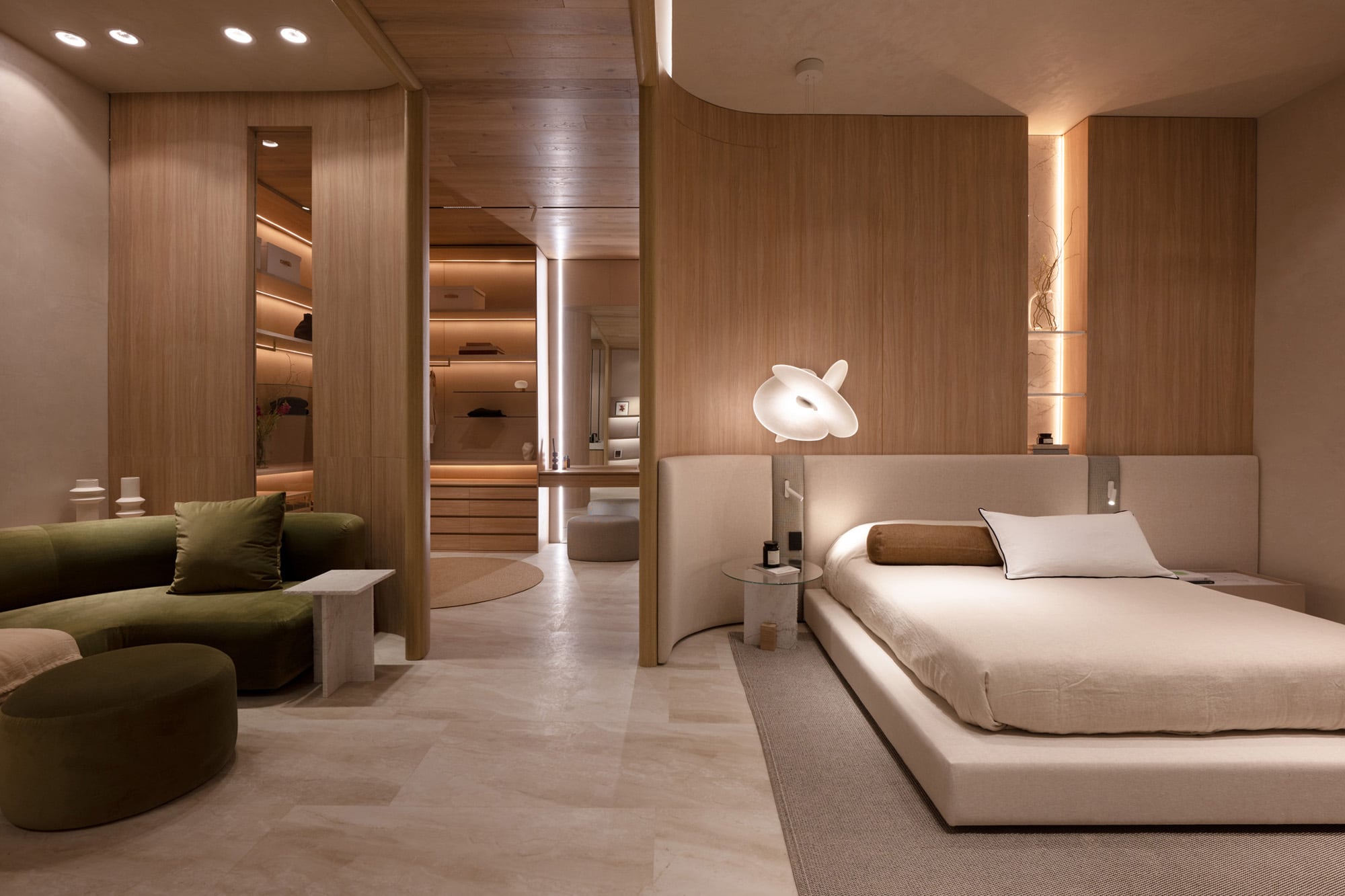 Un monoambiente de amplia superficie con dormitorio, living, vestidor y baño