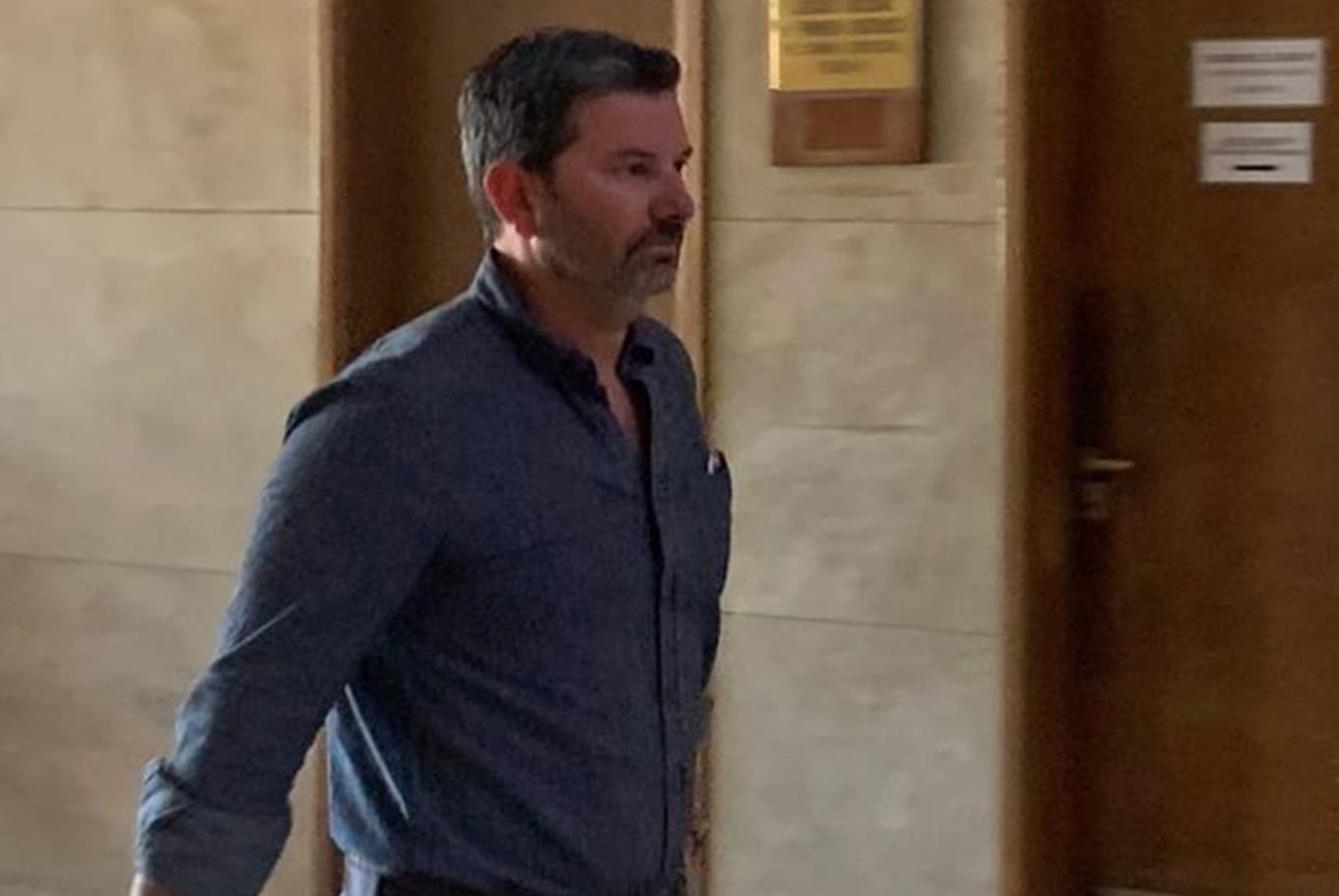 El piloto Agustín Issin, en los tribunales de Comodoro Py