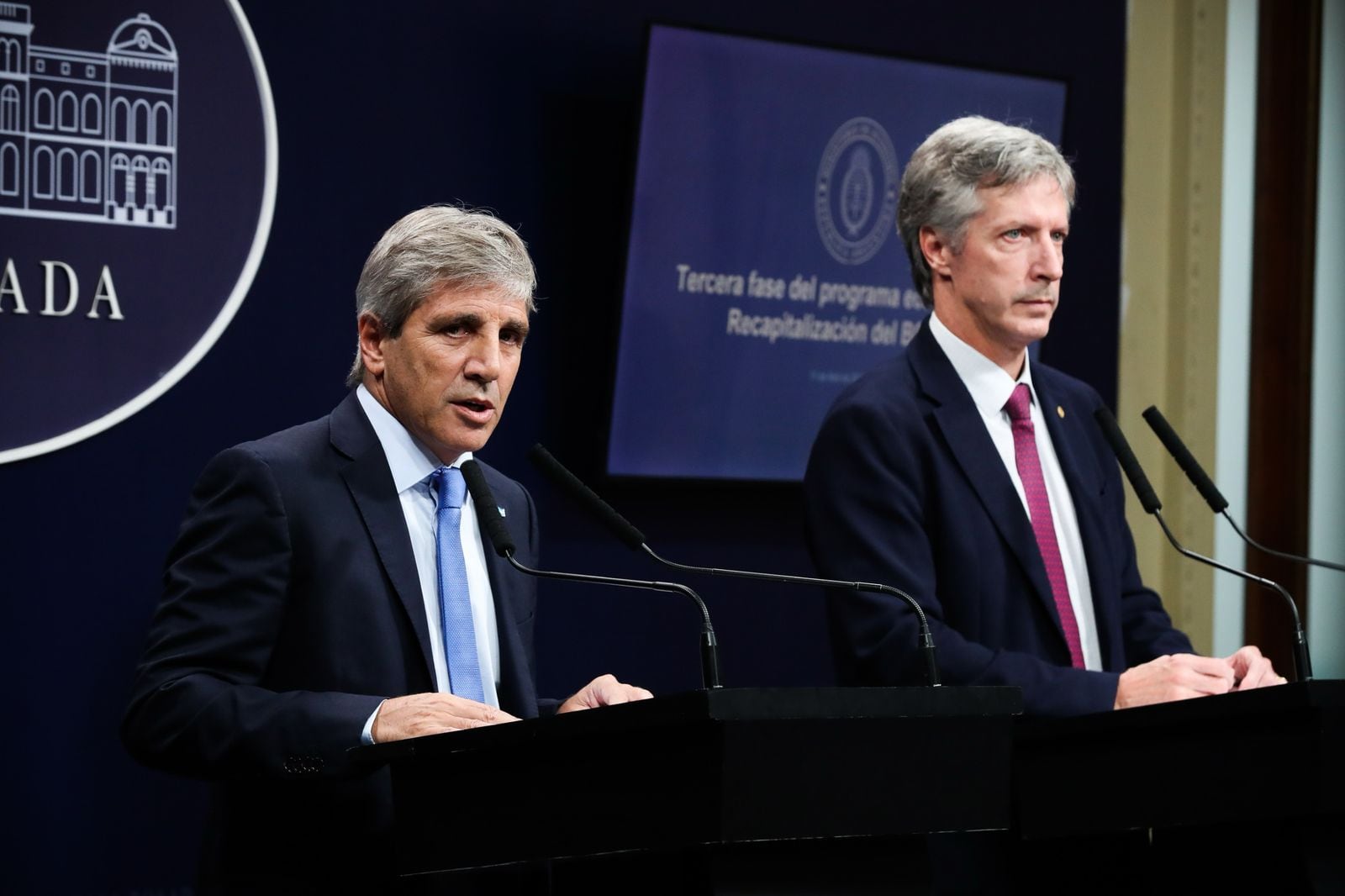 El ministro de Economía, Luis Caputo, y el presidente del Banco Central de la República Argentina (BCRA), Santiago Bausili.