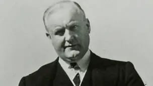 James Murphy era periodista y traductor.