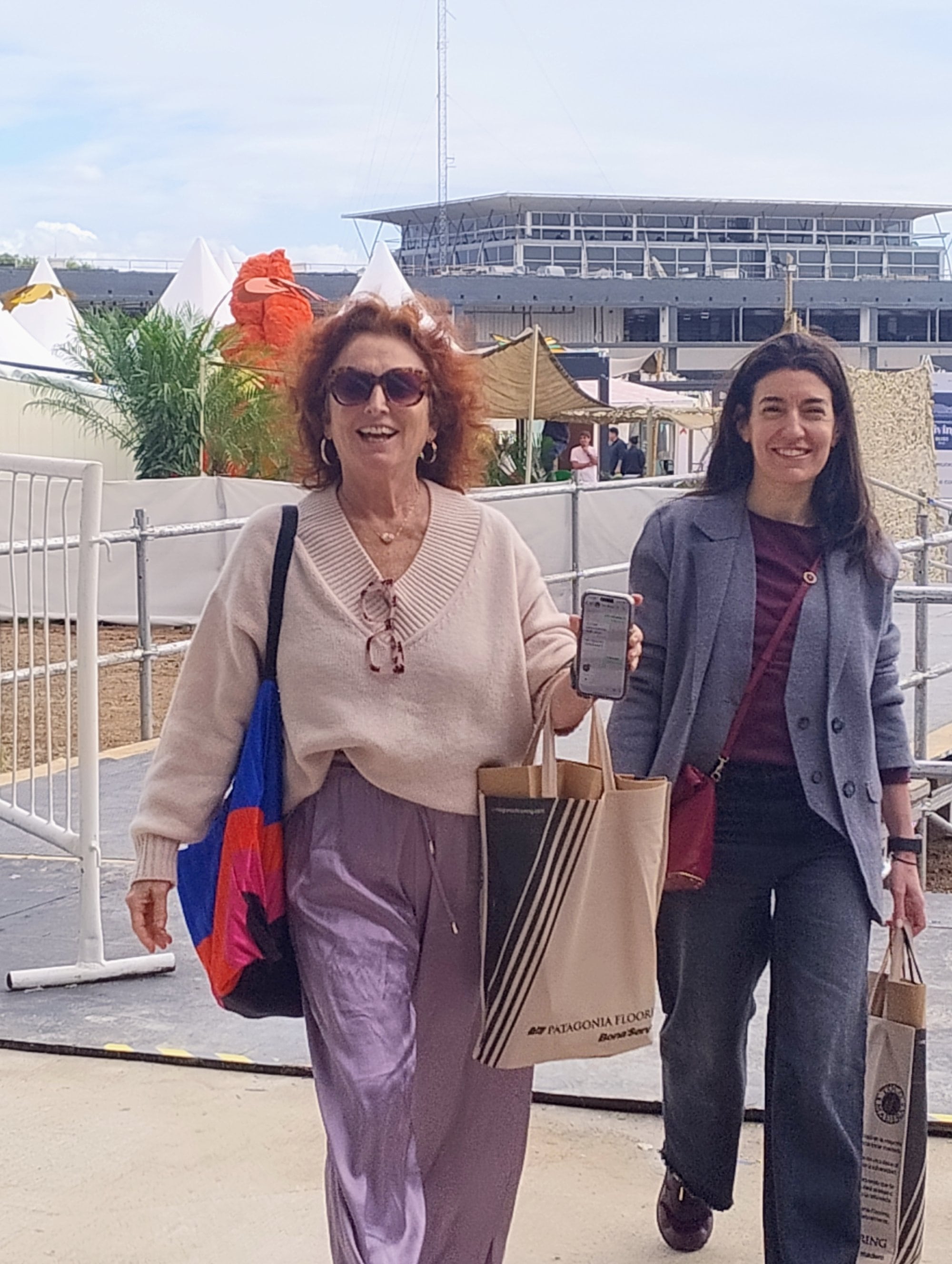 La periodista, consultora de branding Mariana Rapoport, y Mariana Flombaum, al frente de Estudio Flombaum.