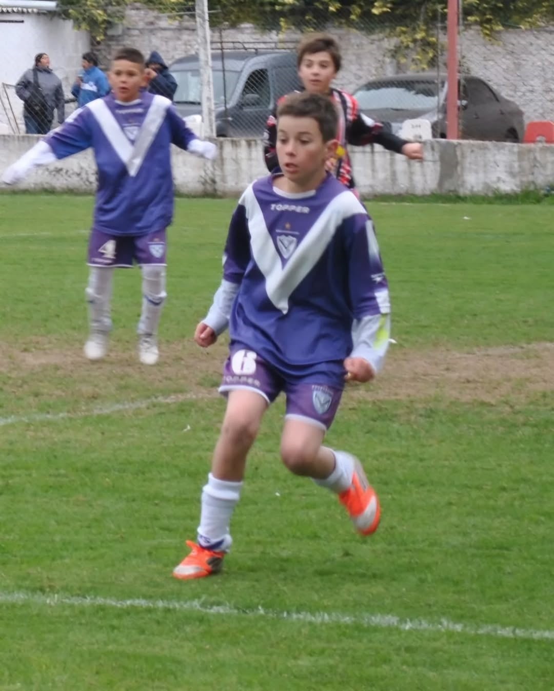 Valentín Gómez en sus inicios en las infantiles de Vélez