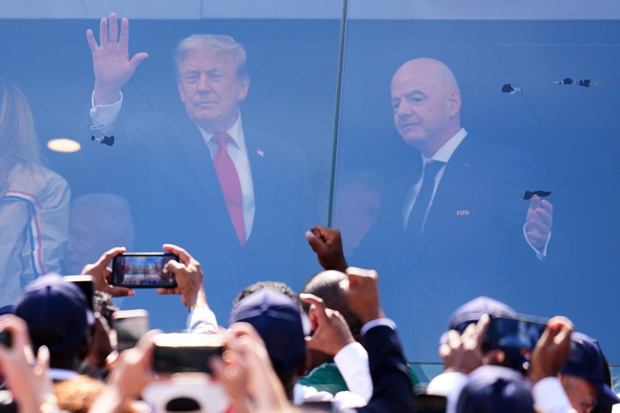 El presidente de Estados Unidos, Donald Trump junto a Gianni Infantino, titular de la FIFA